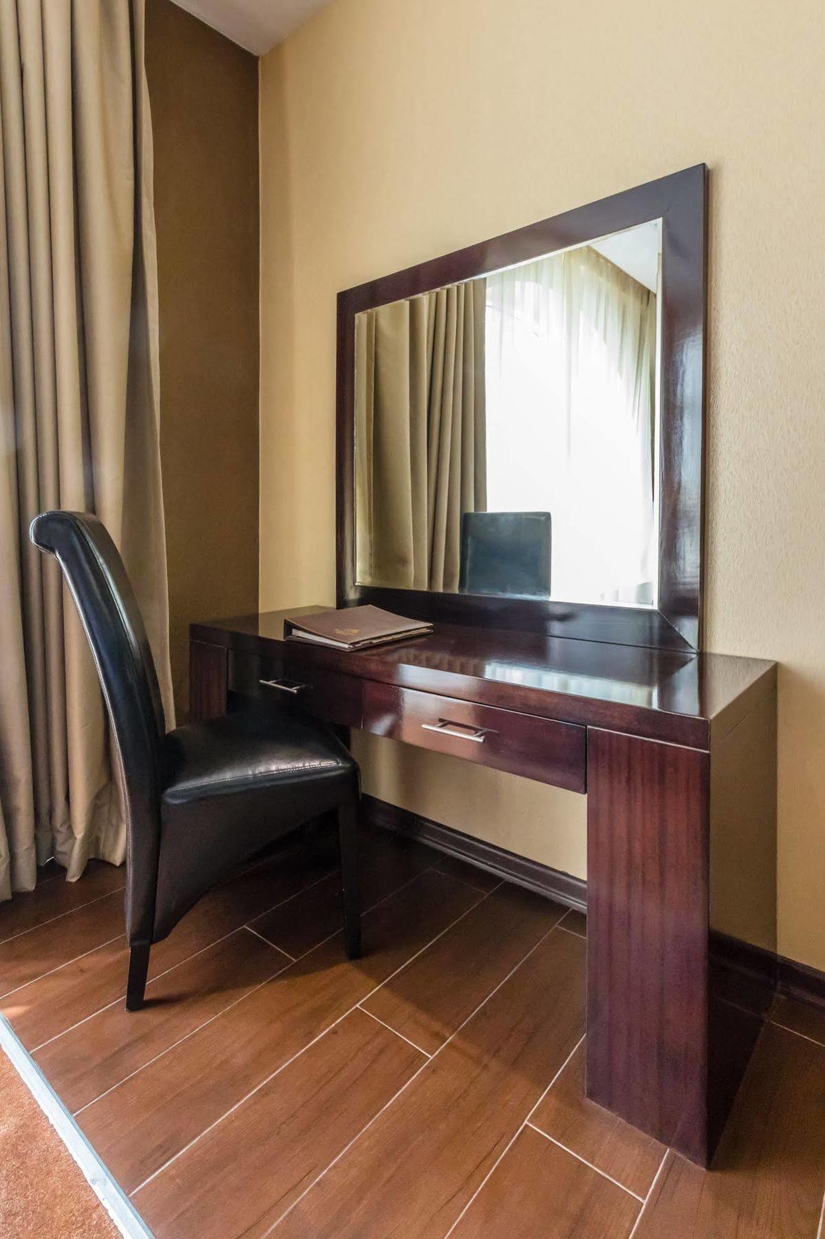 Nehal Hotel Abu Dhabi Exterior photo
